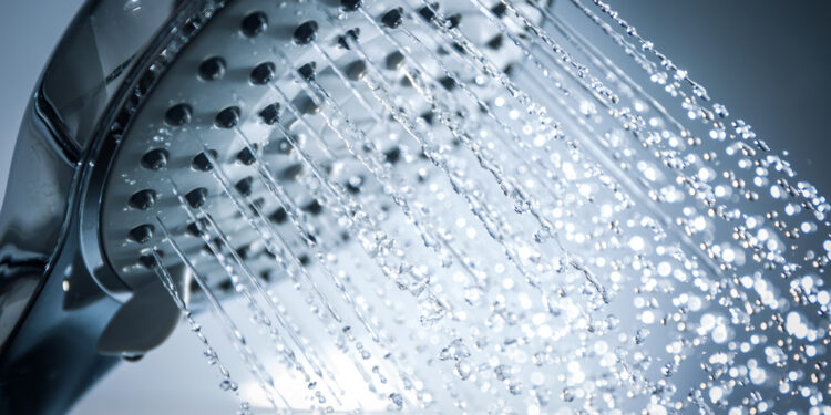 How to clean the showers to have the right water pressure?